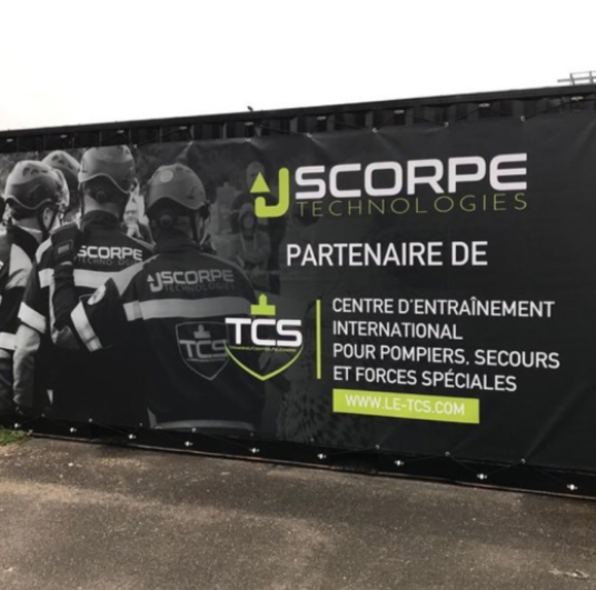 Habillage des containers pour le congrès national des sapeurs-pompiers de France en réalisant des bâches pour l’’entreprise Scorpe Technologies.