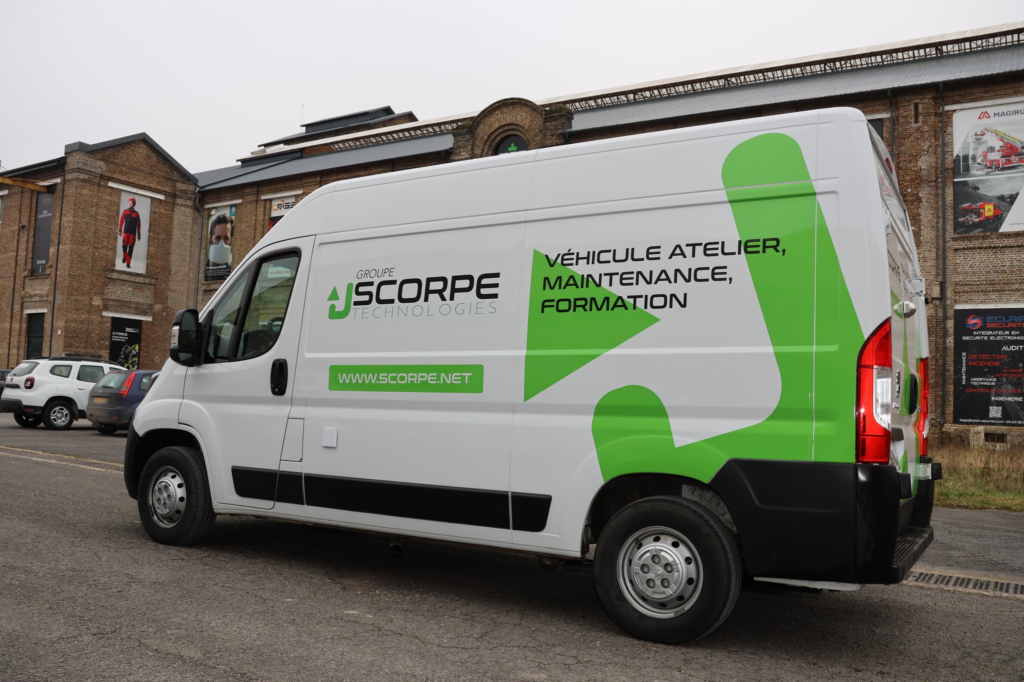 marquage vehicule scorpe technologie par l'agence colibry's